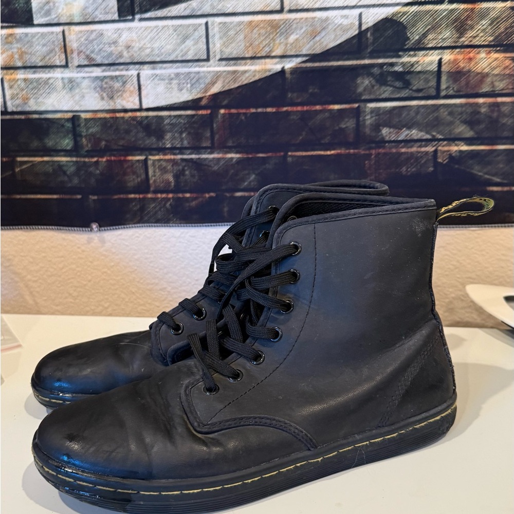 Dr. Martens Black Leather women’s shoes